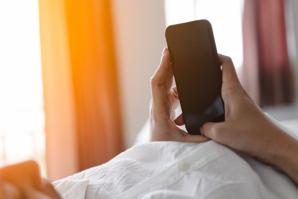 Die Ursachen für eingeschlafene Hände beim Handy halten