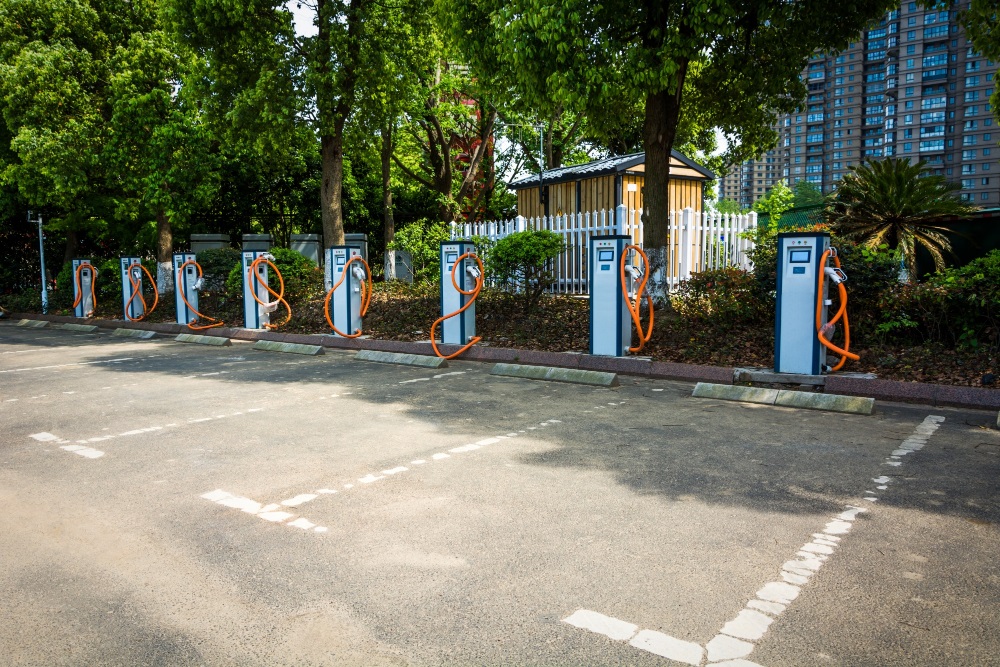 Ladeinfrastruktur für gewerbliche Nutzfahrzeuge planen